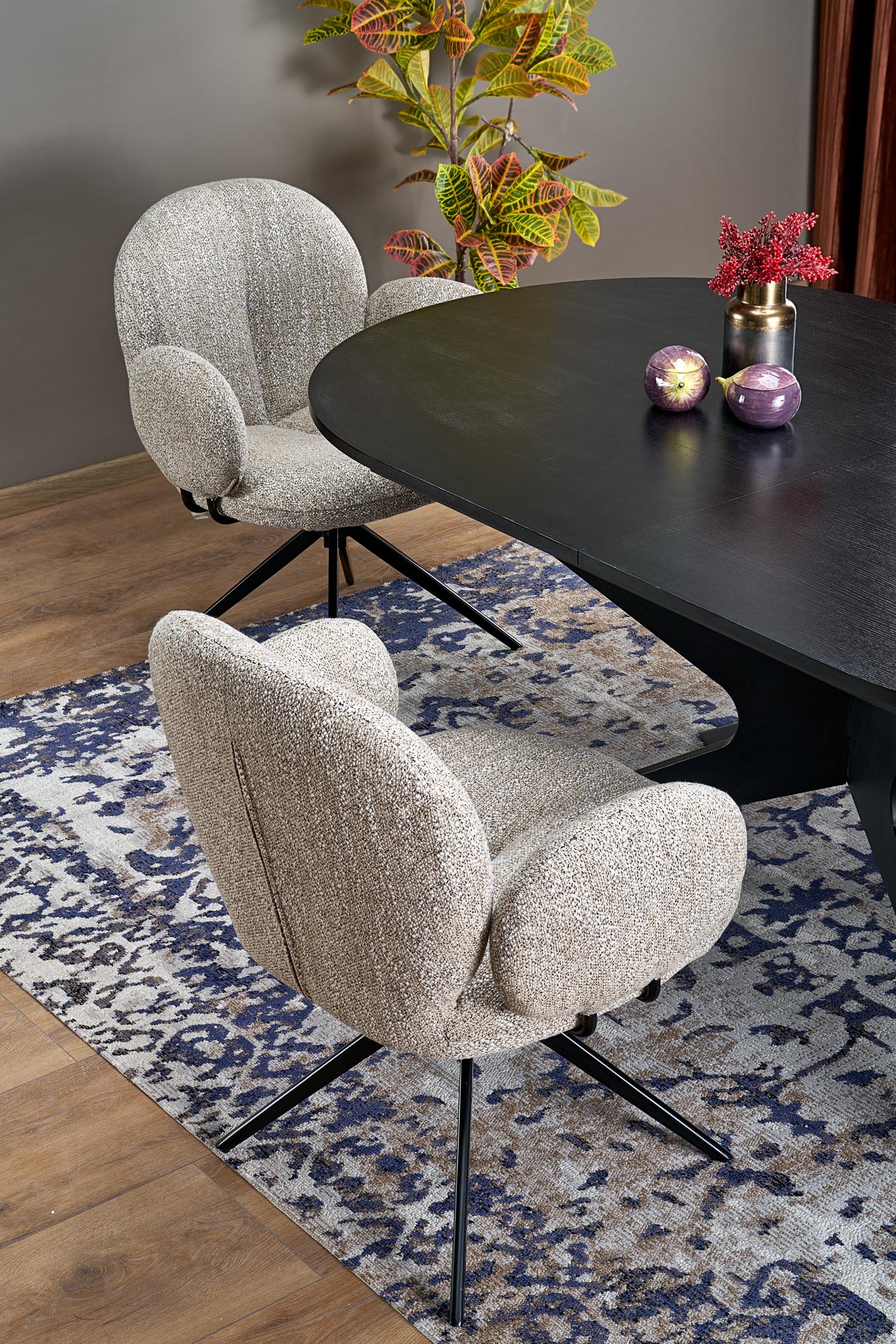 krzeslo_do_jadalni_z_funkcja_obracania_K568_bezowe_czarne