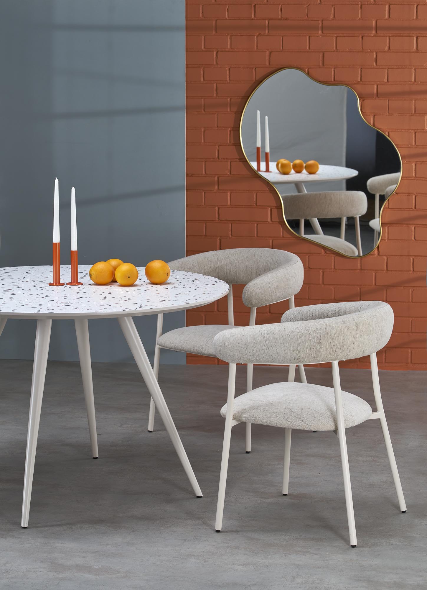 krzesło tapicerowane K557 w beżowej tapicerce