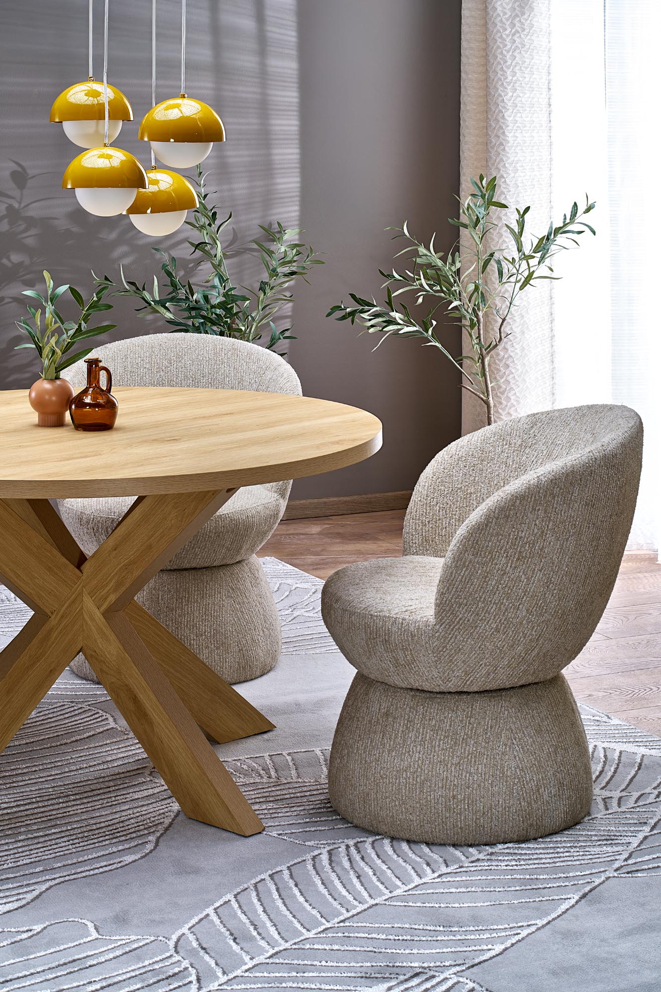 krzesło tapicerowane K581 w kolorze beżowym