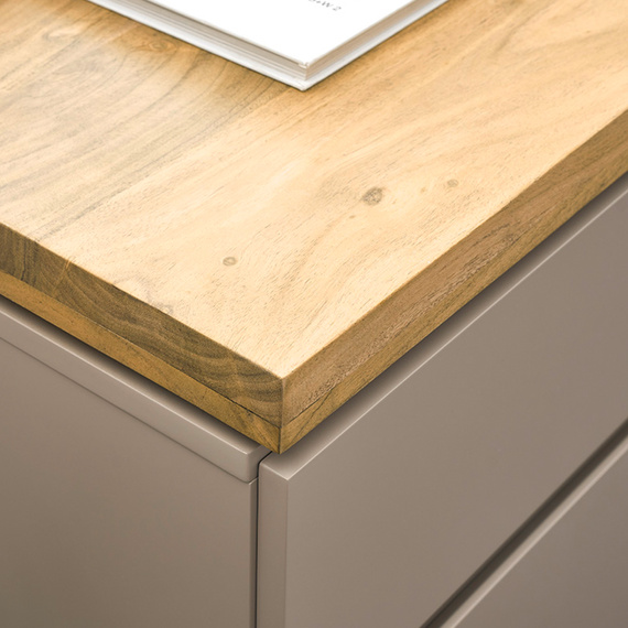 Komoda z szufladami i drzwiami beżowoszara / drewno akacjowe mat 150 cm Cavo