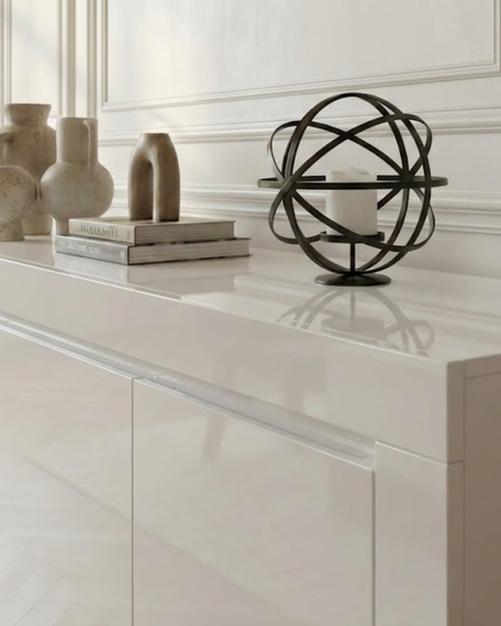 Komoda wysoka z drzwiami biała wysoki połysk 119 cm Amaretto